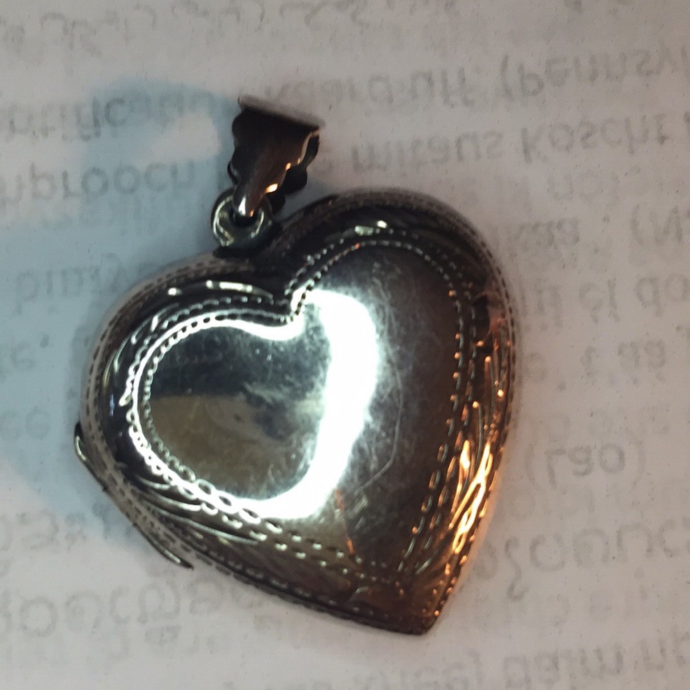 Locket - Picture 4 of 4